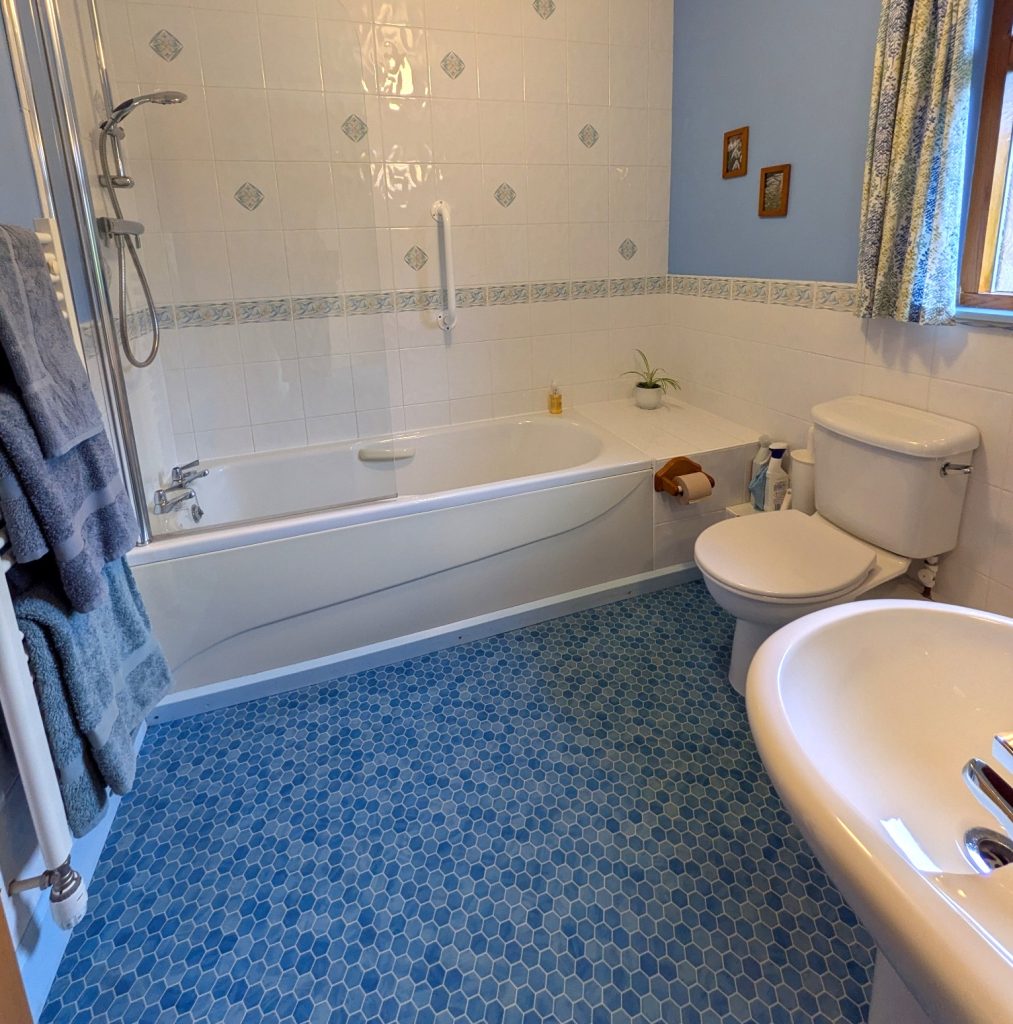 Mungo's Well a cottage for couples in the Scottish Borders has a shower over the bath. Clean and bright bathroom.