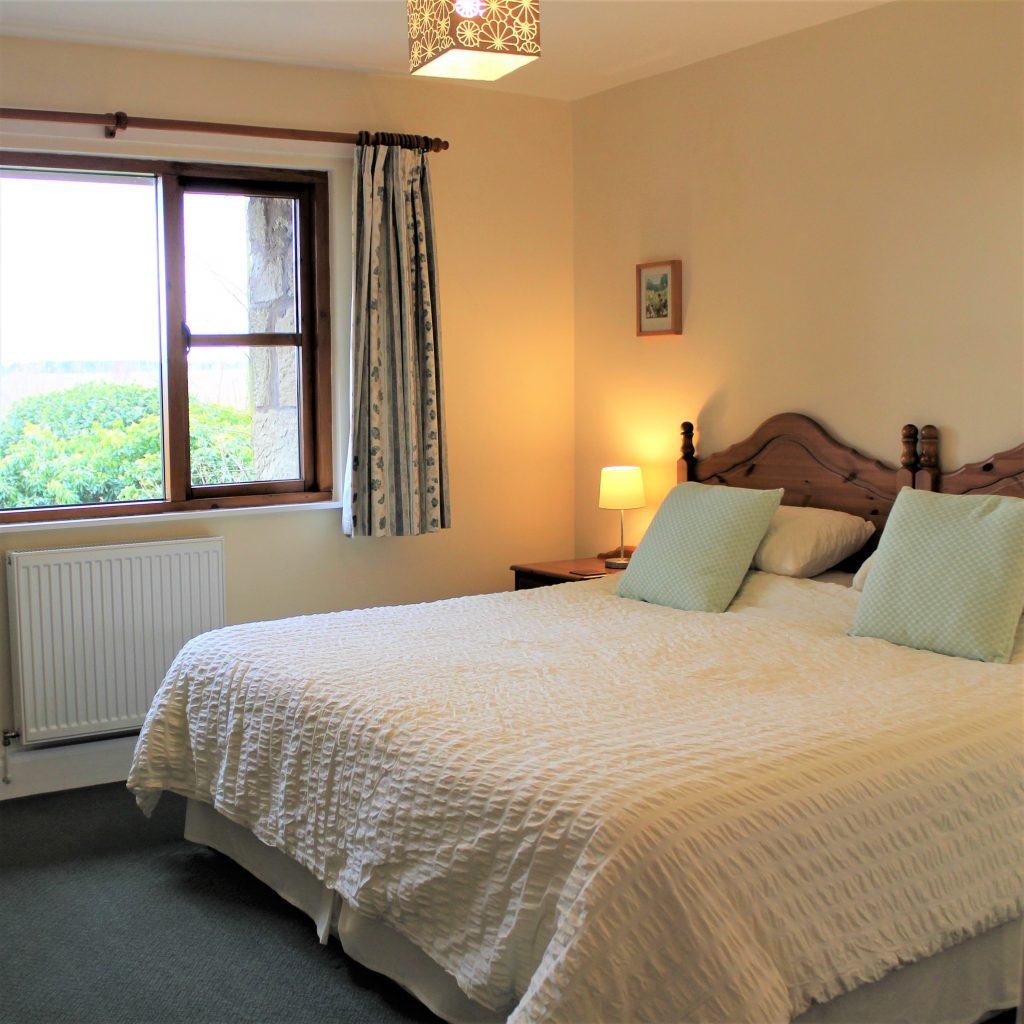Mungo's Well cottage has a king sized bed